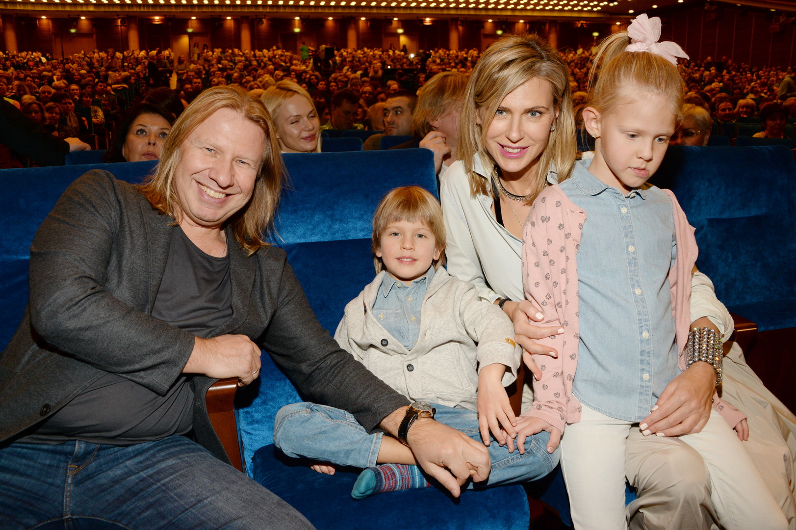 Виктор и Татьяна с детьми