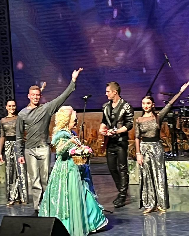 Надежда Кадышева на сцене