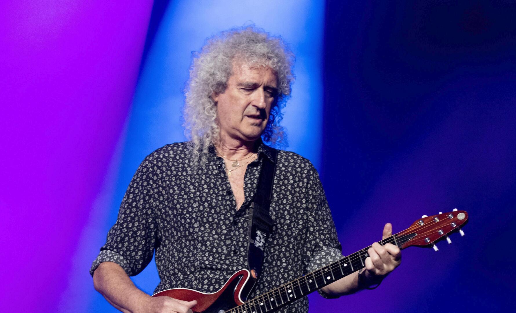 74-летний гитарист Queen Брайан Мэй тяжело болен коронавирусом