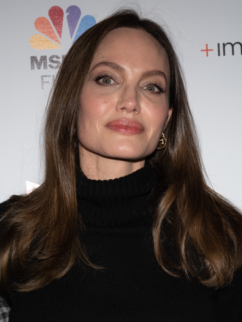 У Анджелины Джоли менопауза наступила в 39 лет — после операции по удалению яичников