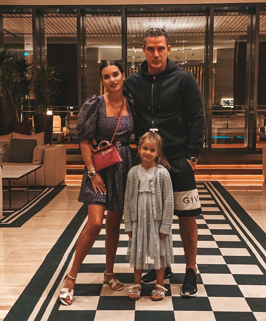 Ксения и Курбан с дочерью