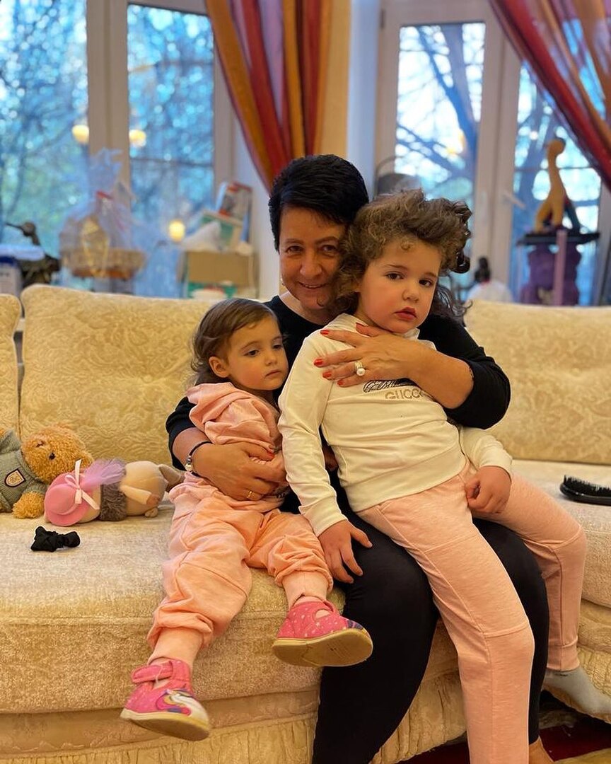 Ирина Млодик с дочерьми