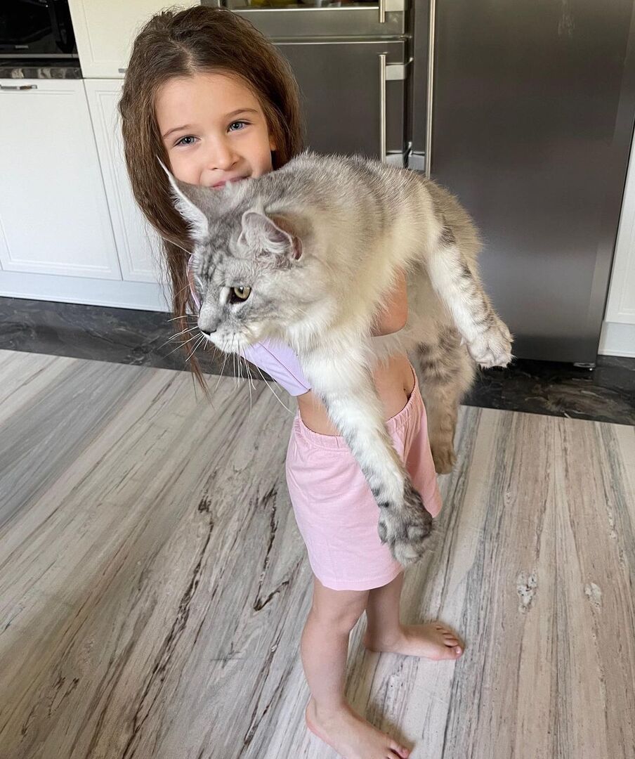 Теона с котом