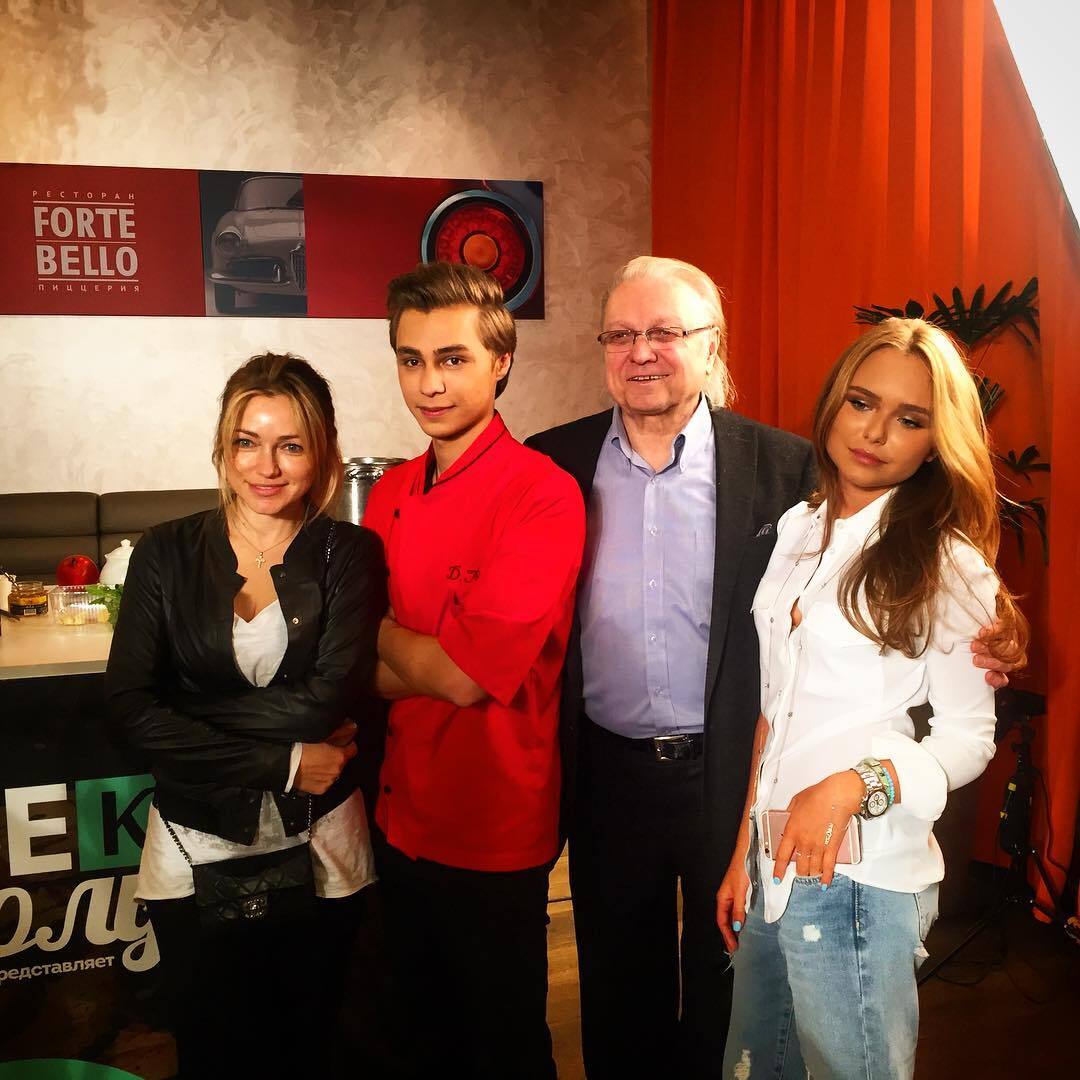 Юрий Маликов с дочерью Инной и внуками Дмитрием и Стефанией