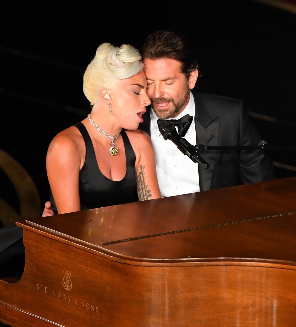 Леди Гага и Брэдли Купер выступают на церемонии вручения «Оскаров», 2019 год