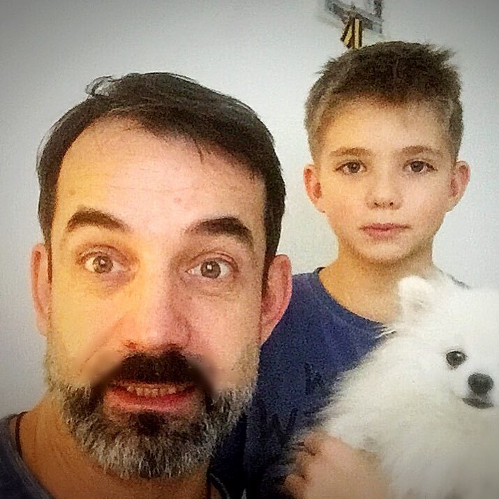 Дмитрий Певцов с сыном Елисеем и любимой собакой
