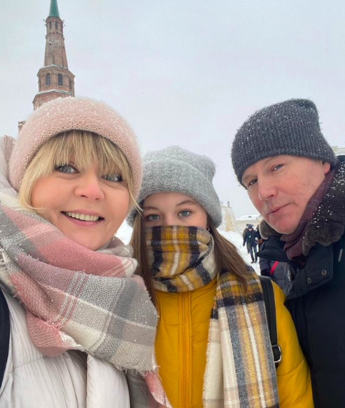 Юлия Меньшова и Игорь Гордин с дочерью