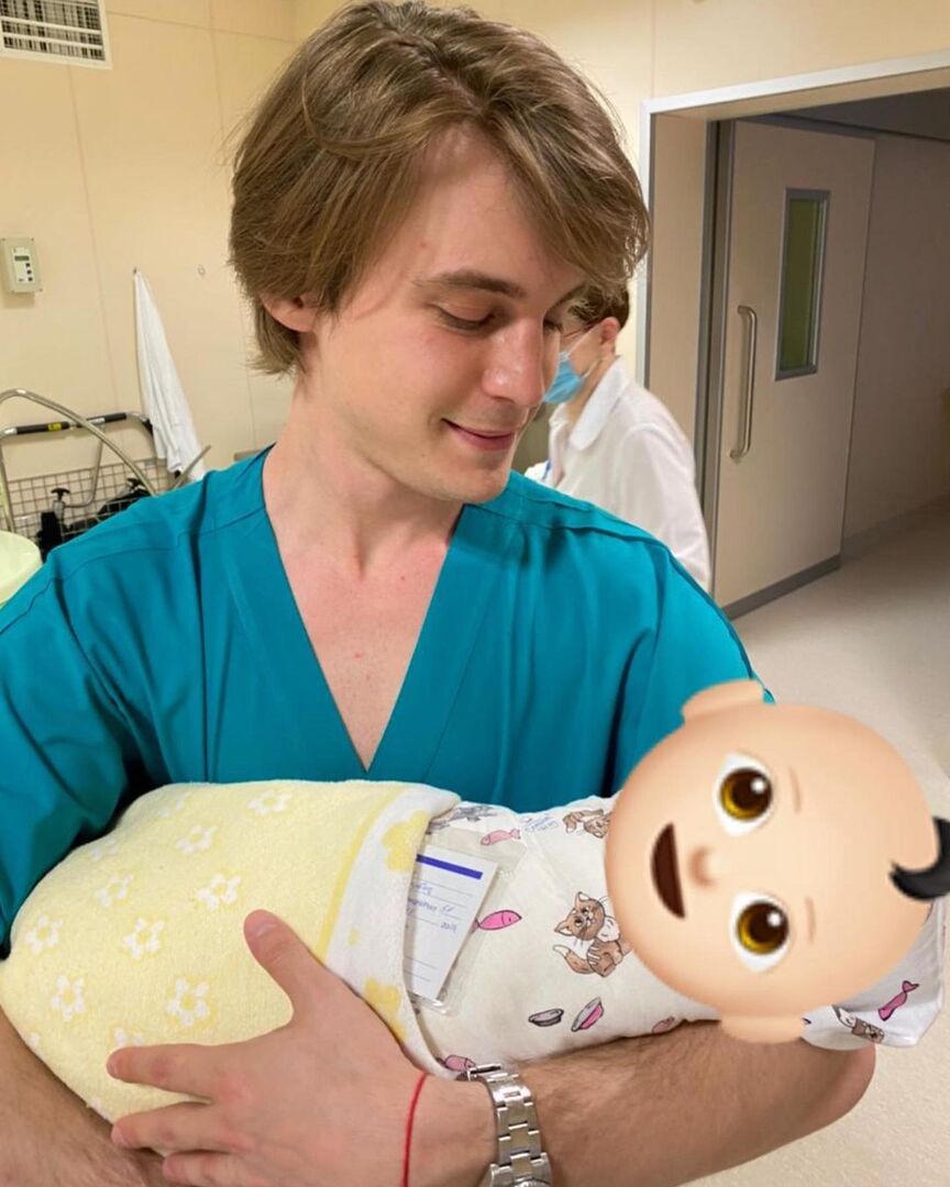 Иван Янковский с новорожденным сыном