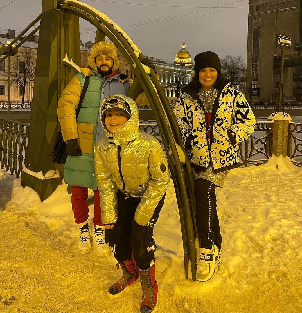 Анна Нетребко с мужем и сыном в Санкт-Петербурге