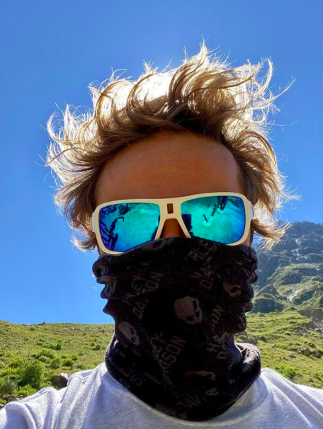 Актер любит наполнять свой Instagram необычными снимками