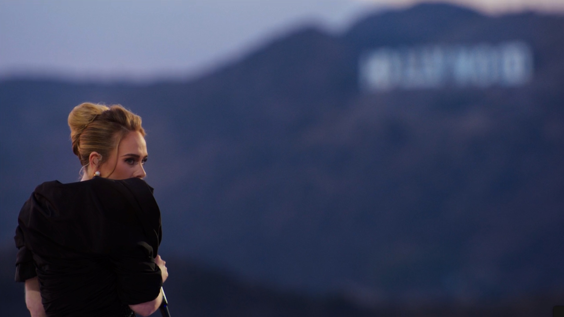 Адель вернулась на сцену в 2021 году