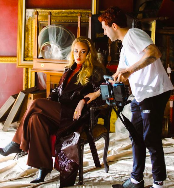 Адель и Ксавье Долан на съемках клипа на песню Easy On Me