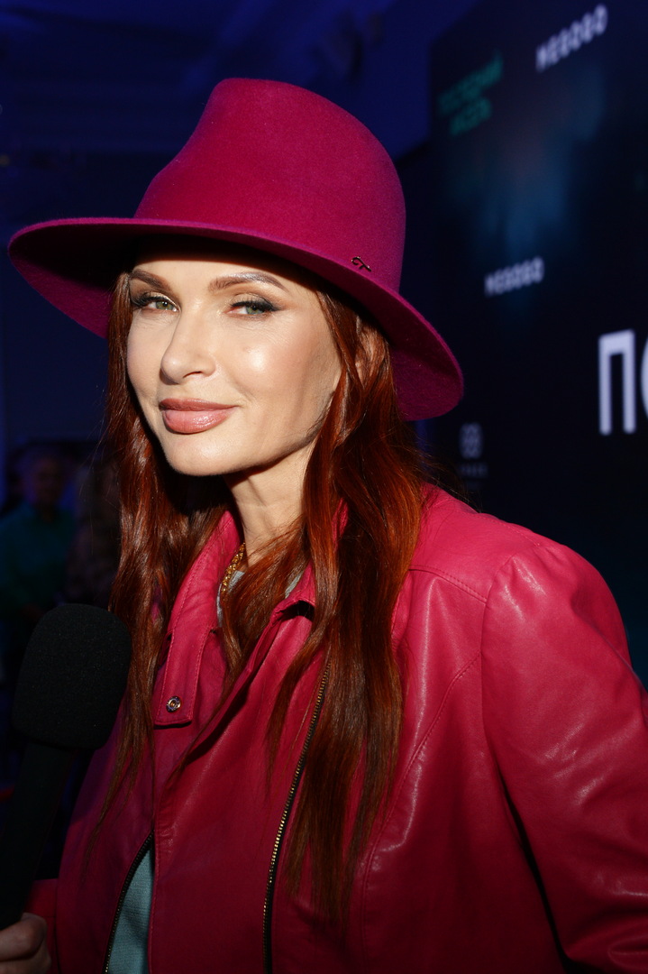 У Эвелины Бледанс есть еще старший сын, ему 27 лет