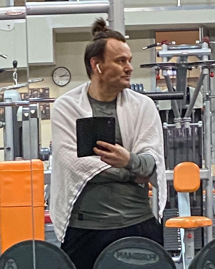 Иван в спортзале