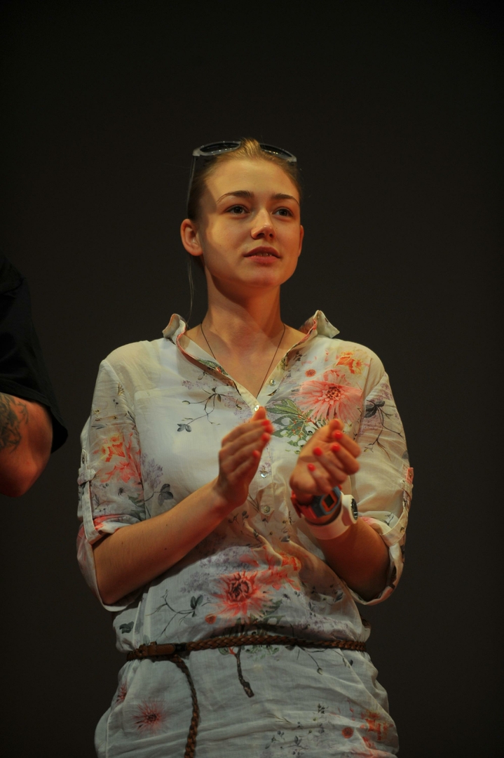 Оксана Акиньшина на сцене