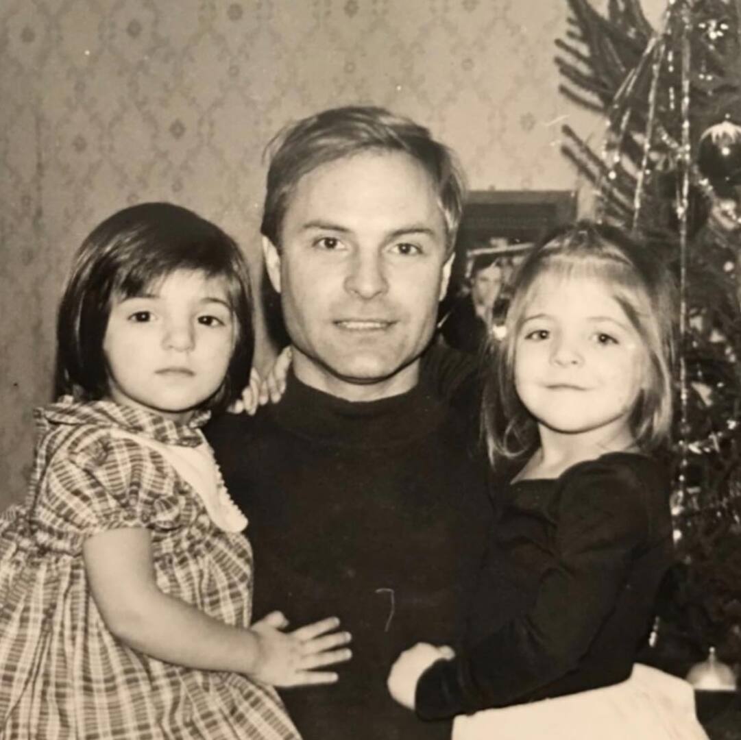 Родион Нахапетов с дочерями Анной и Марией