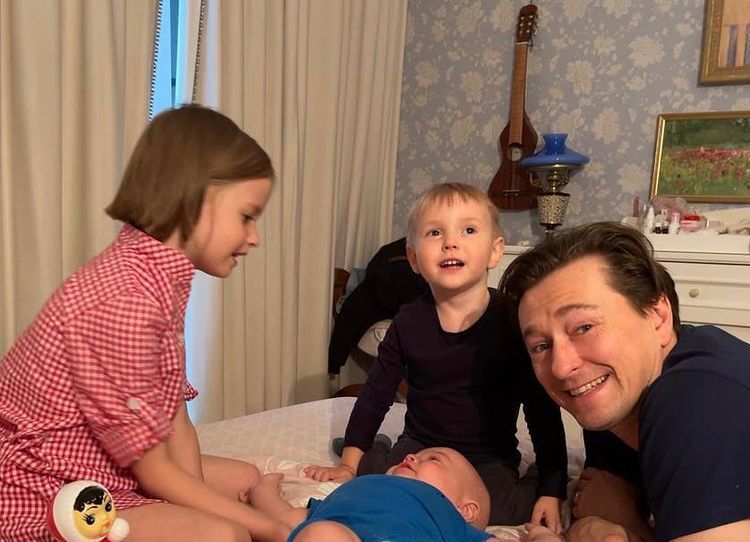 Сергей с детьми