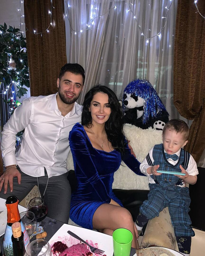 Саша Кабаева с мужем и сыном