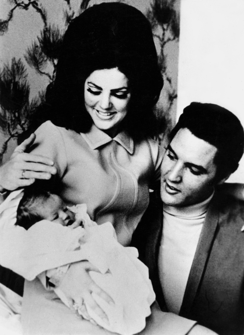 Присцилла Пресли с мужем и ребенком