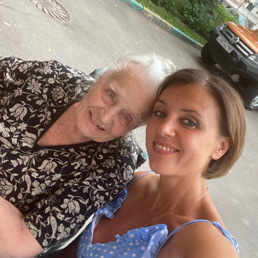 Ксения Алферова с бабушкой