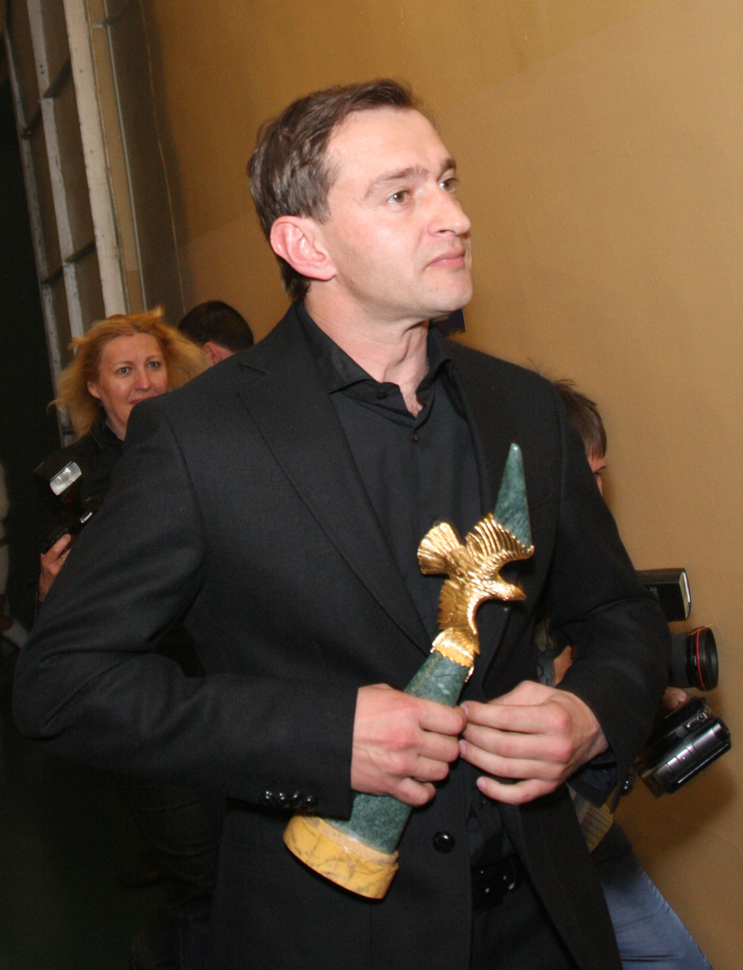 Константин Хабенский с престижной кинонаградой «Золотой орел», 2009 год