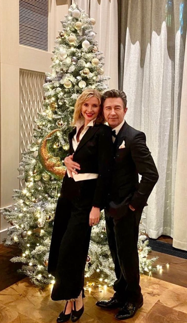 Валерий Сюткин с женой встречают Новый год