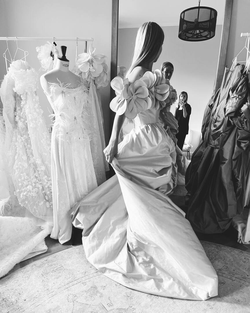 Анна Львова выбирает свадебное платье