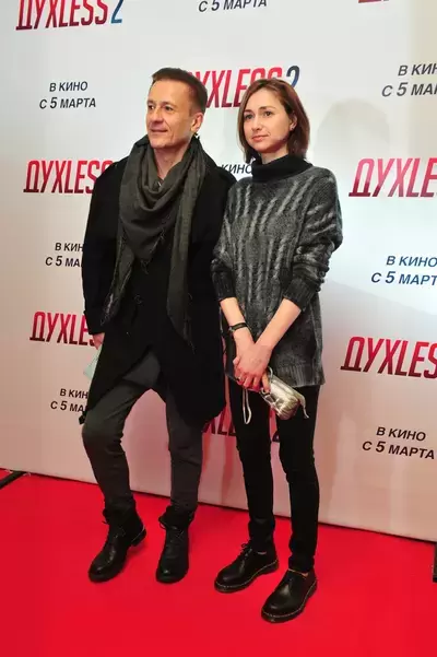 Олег Меньшиков с супругой на премьере фильма
