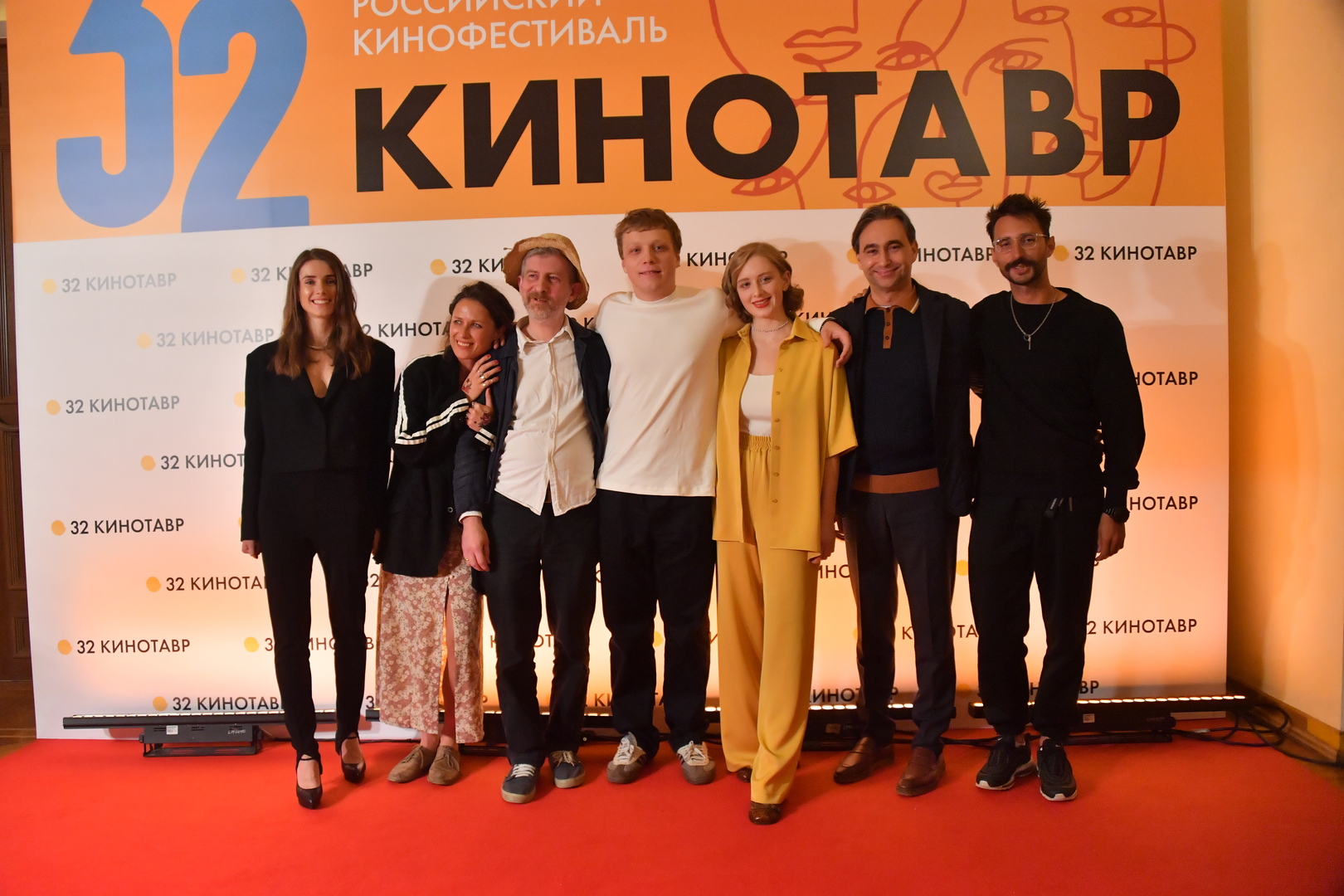 Ольга Бодрова с коллегами на открытии кинофестиваля