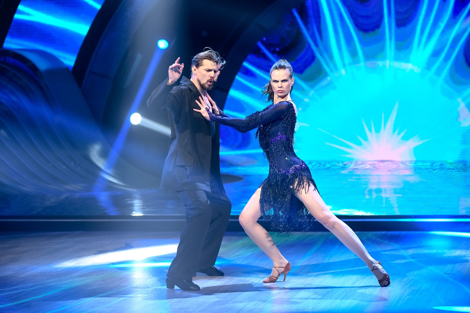 Александра Ревенко и Денис Тагинцев исполнили зажигательный танец