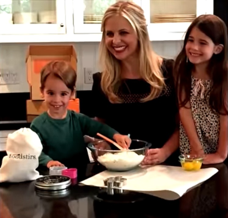 Сара Мишель Геллар с детьми