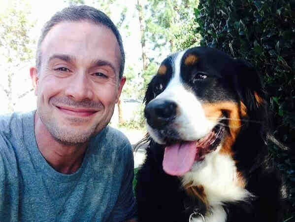 Фредди с питомцем