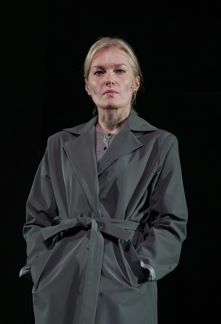 Виктория Толстоганова на сцене театра