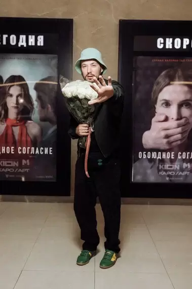 Владимир Маркони с букетом