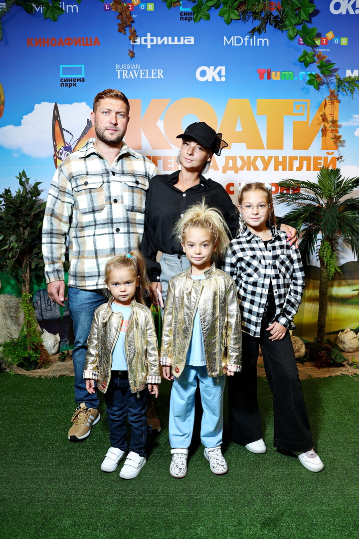 Дарья Сагалова с мужем и детьми