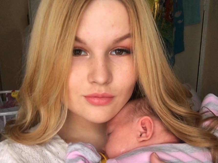 Мама в 16 из ростова. Саша и Алена беременна в 16 Криводановка.