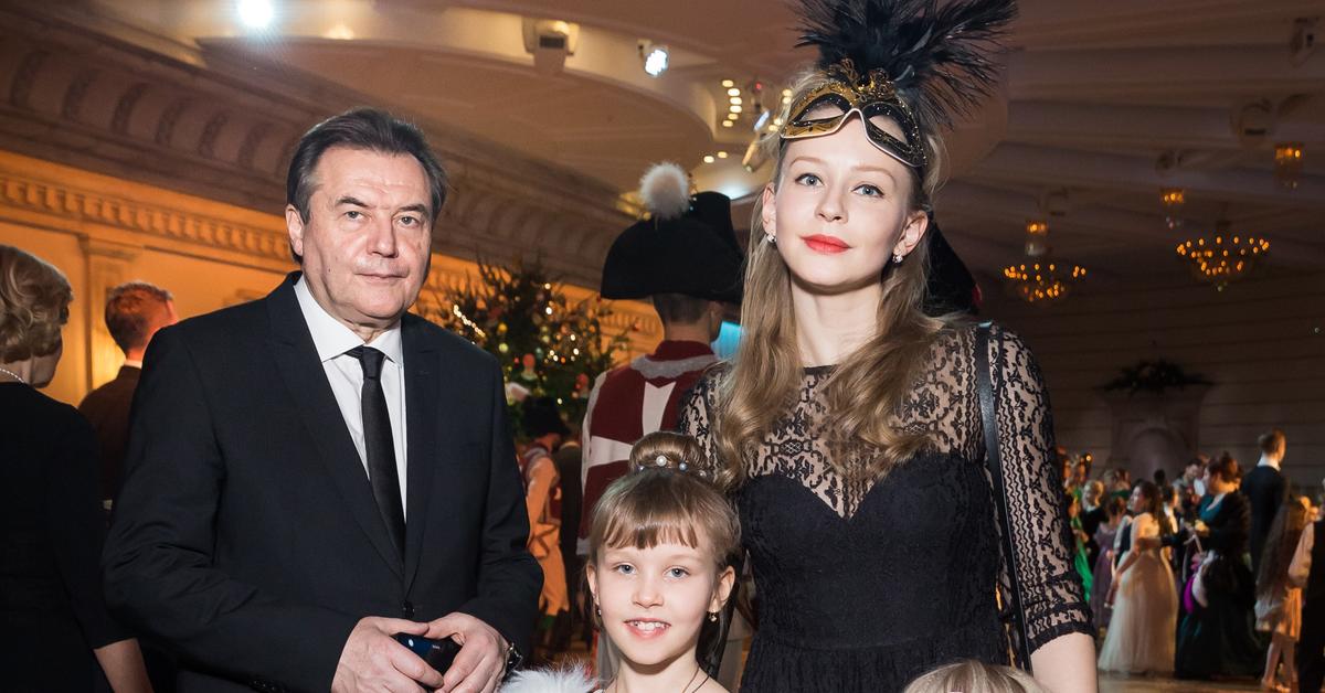 Юлия Пересильд и Алексей Учитель впервые вышли в свет с ...