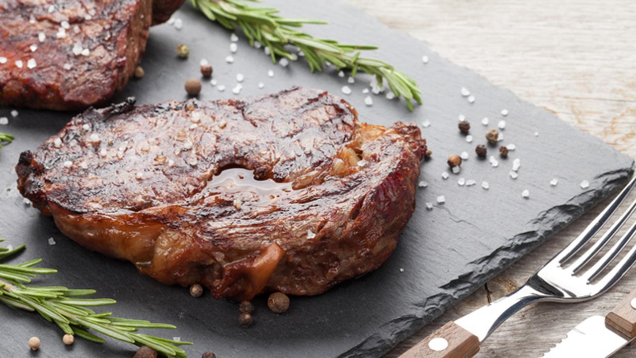 Кюфта bayazed. У пациента после употребления говяжьего бифштекса. Стейк филе миньон медиум. Аллергия на мясо говядины. Филе миньон прожарка медиум.