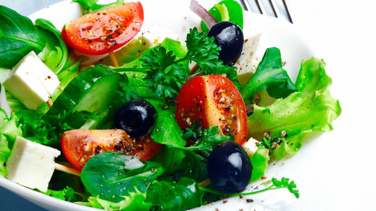 Салаты из весенней зелени