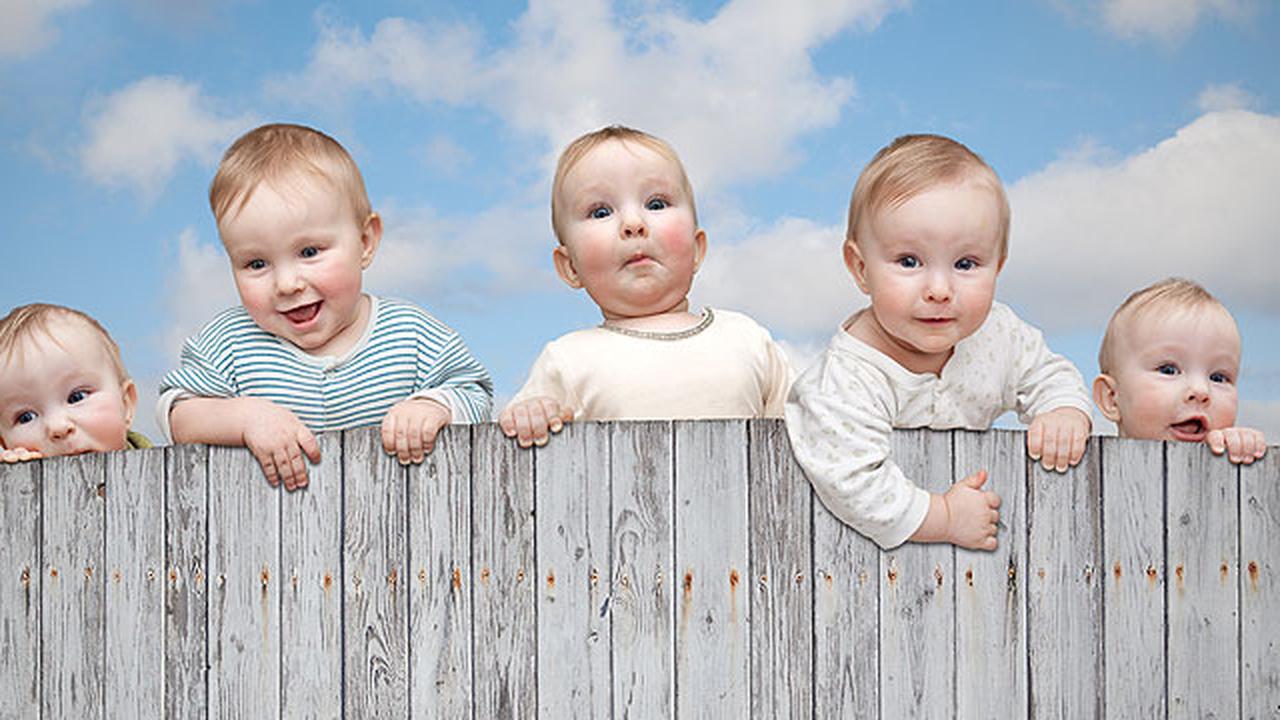 множества чисел в алгебре. гуп примеры. обозначение множества натуральных чисел. пример коммутивной группы. куча детей.