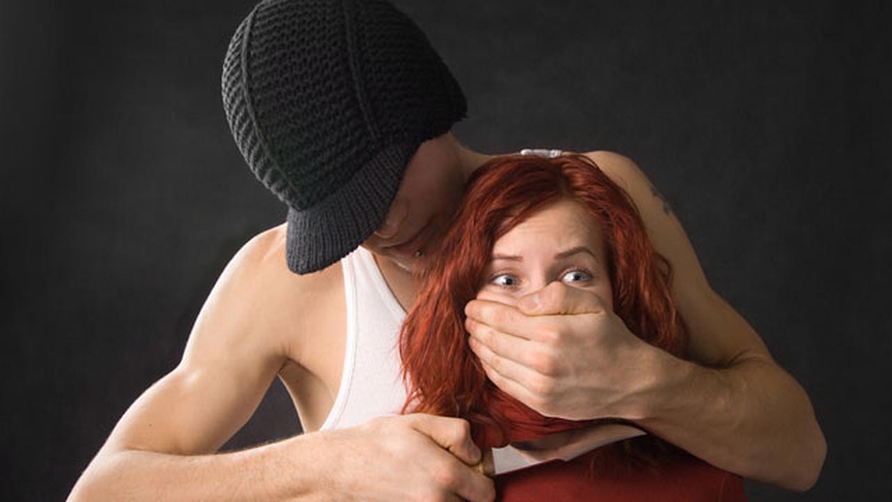 Связанный человек. Веревки для связывания тела. Видео как мужчина связывает женщину. Видео как мужчина связывает женщину. Связанные женщины.