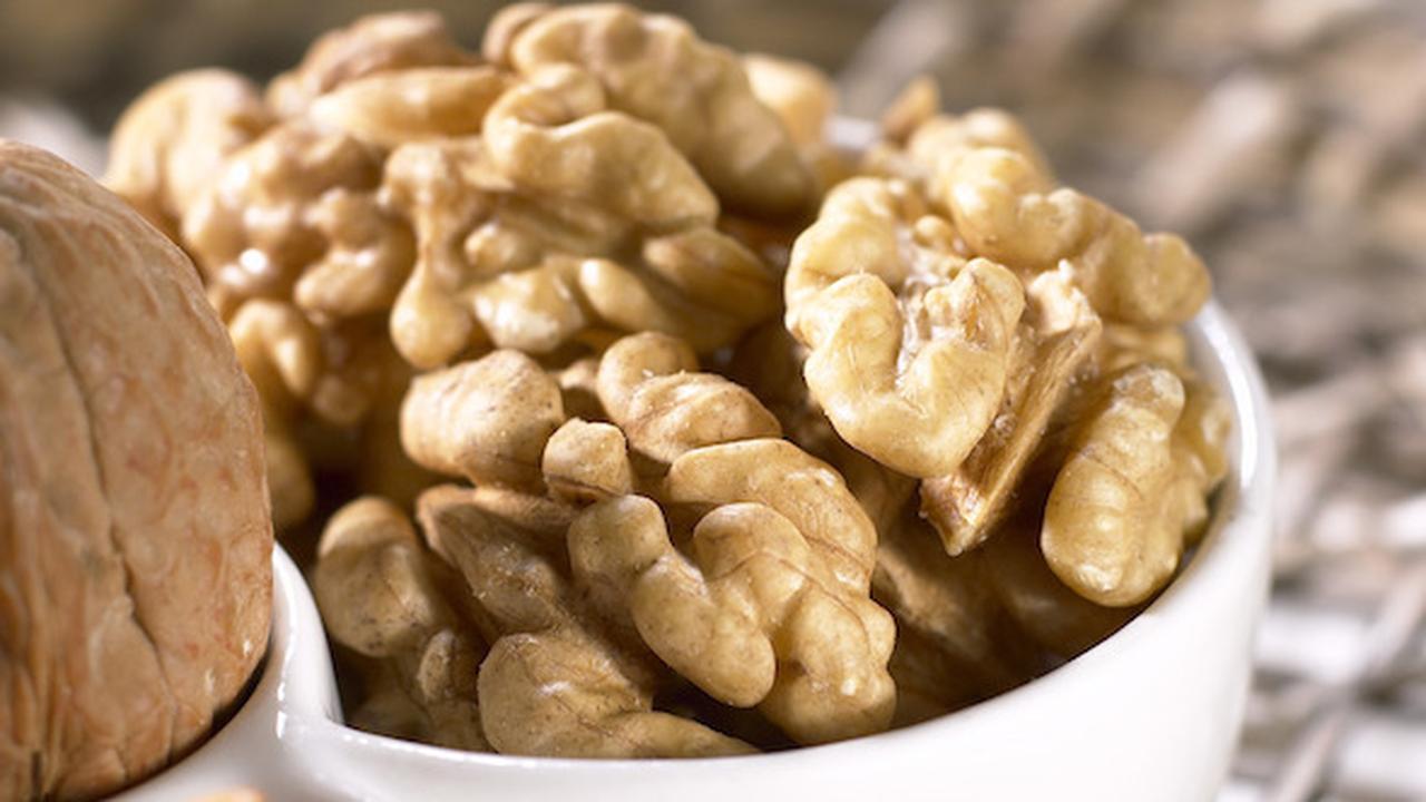 Дио грецкий орех. Грецкий орех без скорлупы. Грецкие орехи тест. Греческий орех. Грецкие орехи тест.