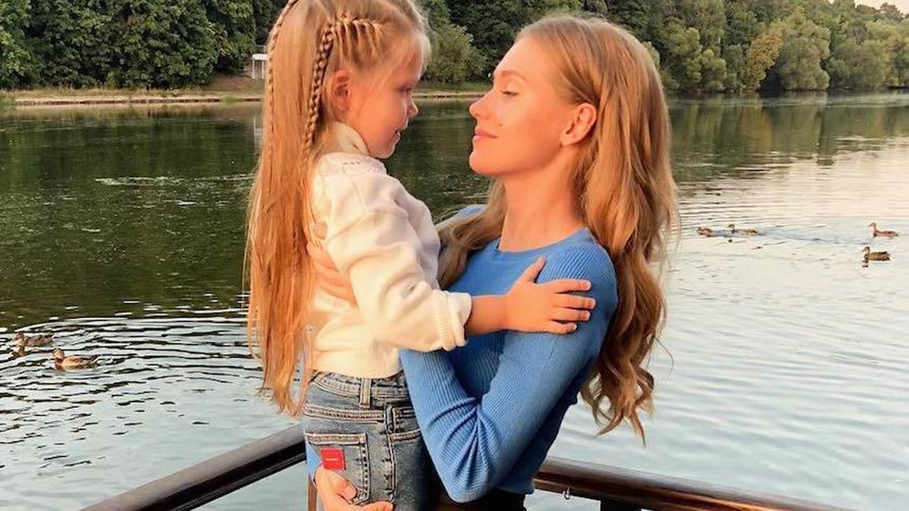 стал девочкой жена. стал девочкой жена. фтм джейми 18 +. фотосессия на кухне. ребекка брюзехофф трансгендер.