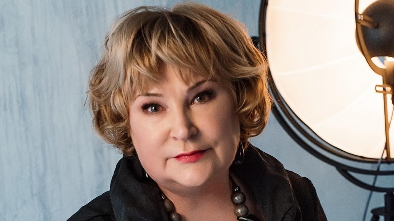 Татьяна алексеевна полякова. Татьяны поляковой. Полякова писательница детективов. Полякова татьяна викторовна. Татьяна полякова писательница.