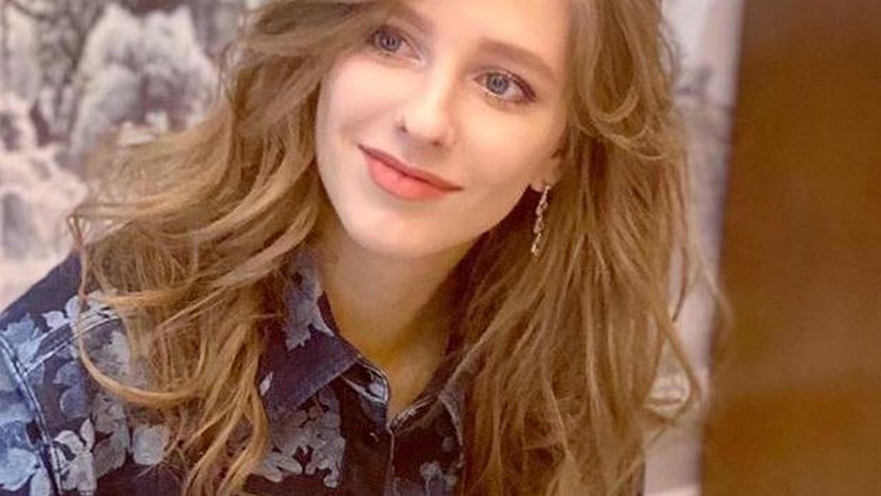 Арзамасова ринопластика. Лиза Арзамасова примерила образ пастушки. Дочь Глюкозы Арзамасова. "Лиза дочка крупного финансиста".