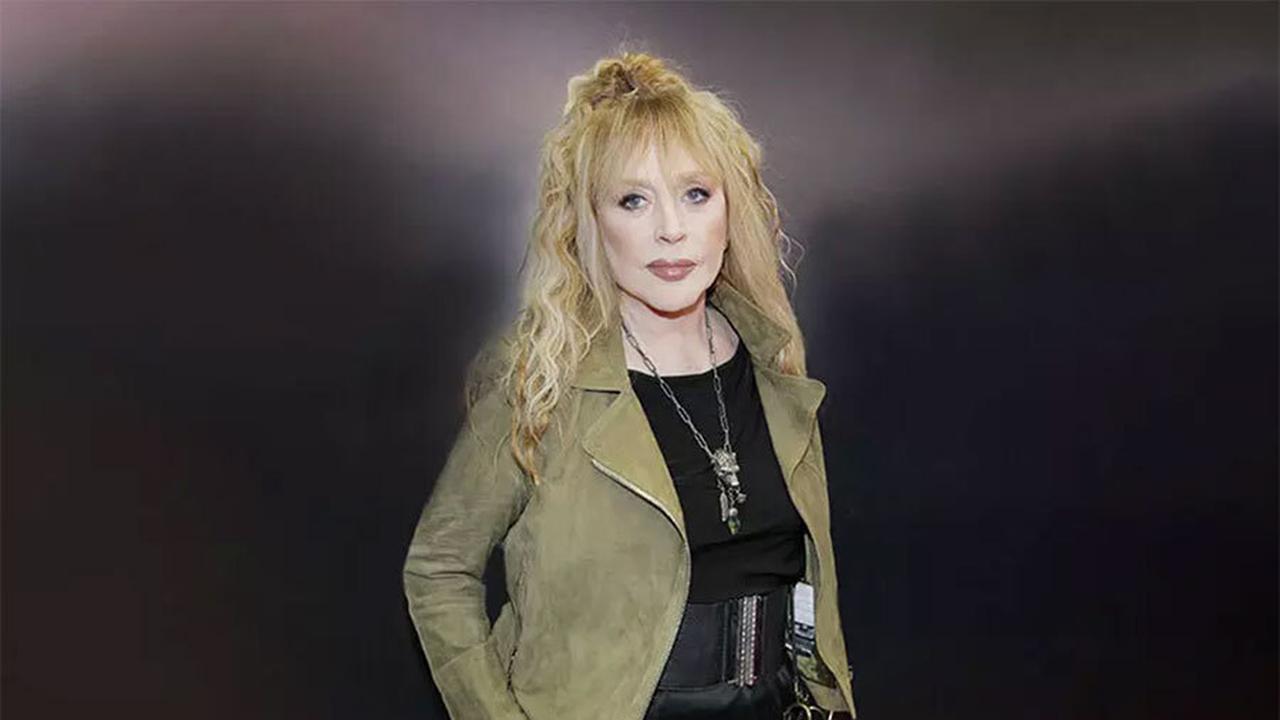 Фото аллы пугачевой 2023. Алла пугачева. Пугачёва в акцентном платье. Где сейчас пугачева декабрь 2023. Алла пугачёва 2021.