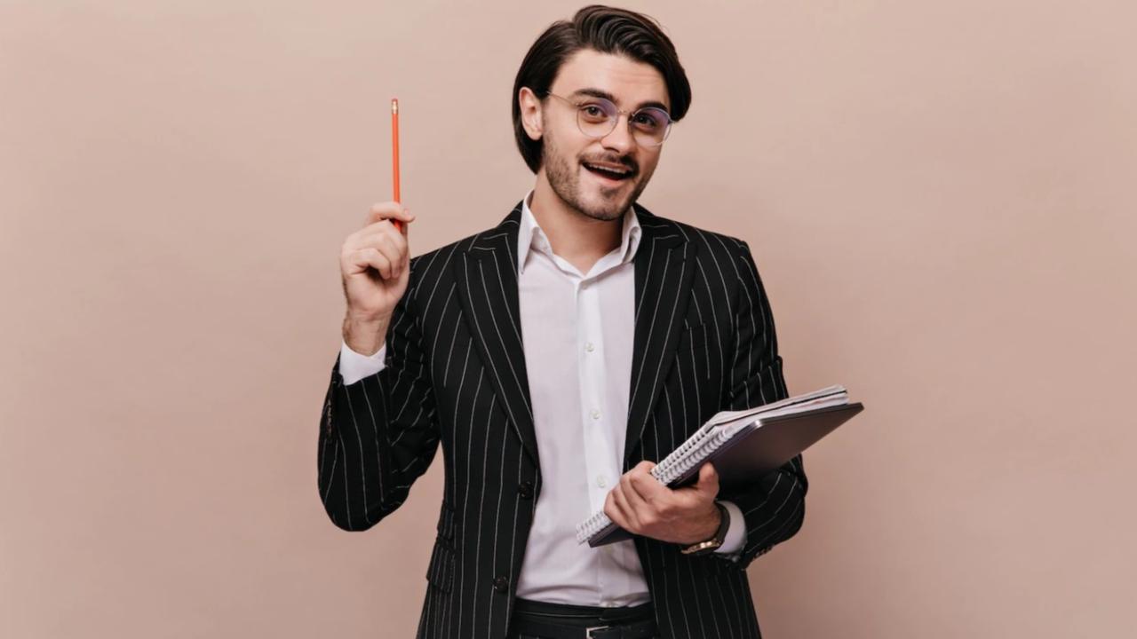 Развратного учителя уволили за роман с шестиклассницей