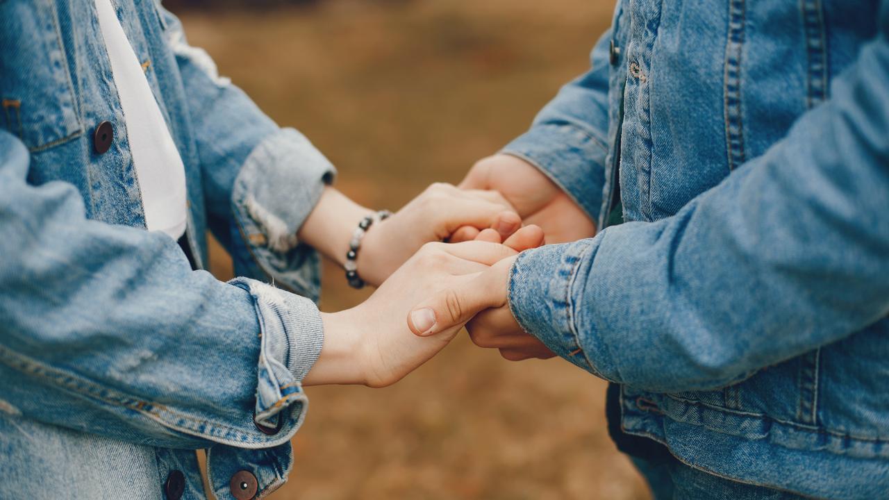 Ольга Бузова нежилась с Романом Гриценко. Поклонники в замешательстве