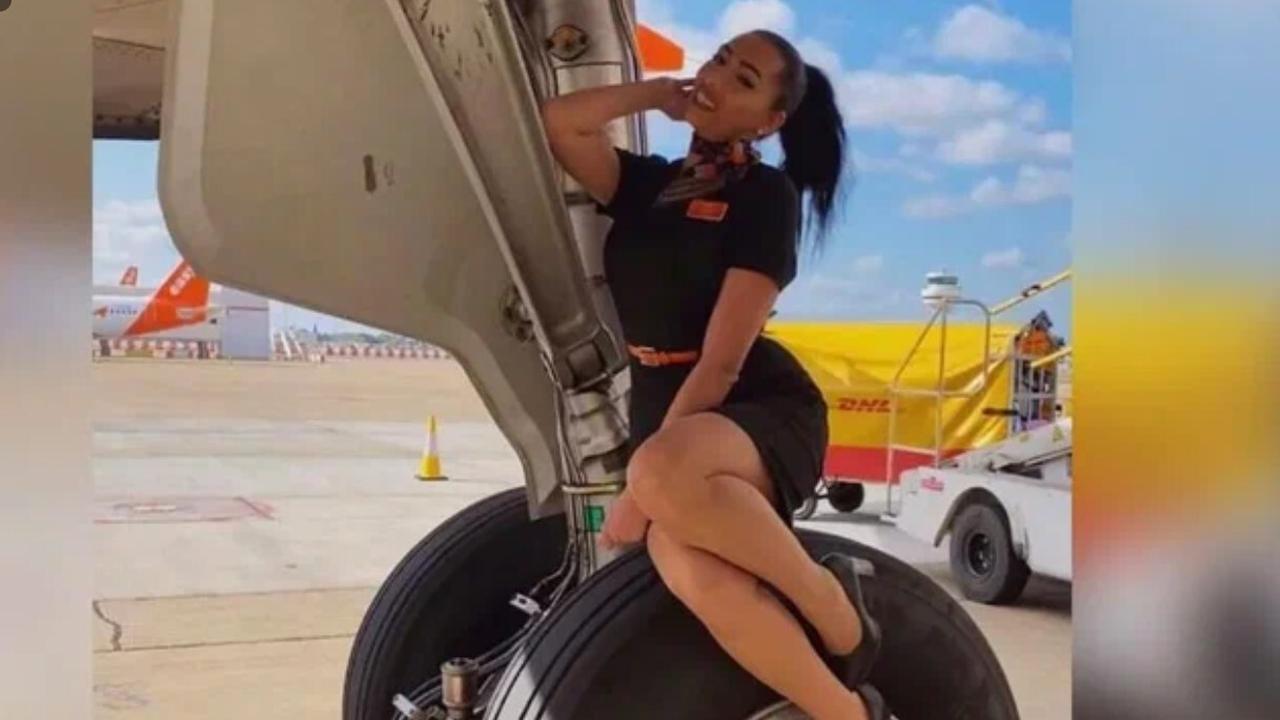 Девушка в одних трусиках чуть не остановила самолет