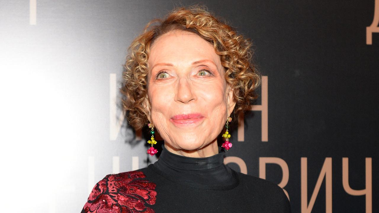 Муж и сын рыдали на коленях, а Матвиенко уронила цветы у гроба: в Москве простились с Инной Чуриковой